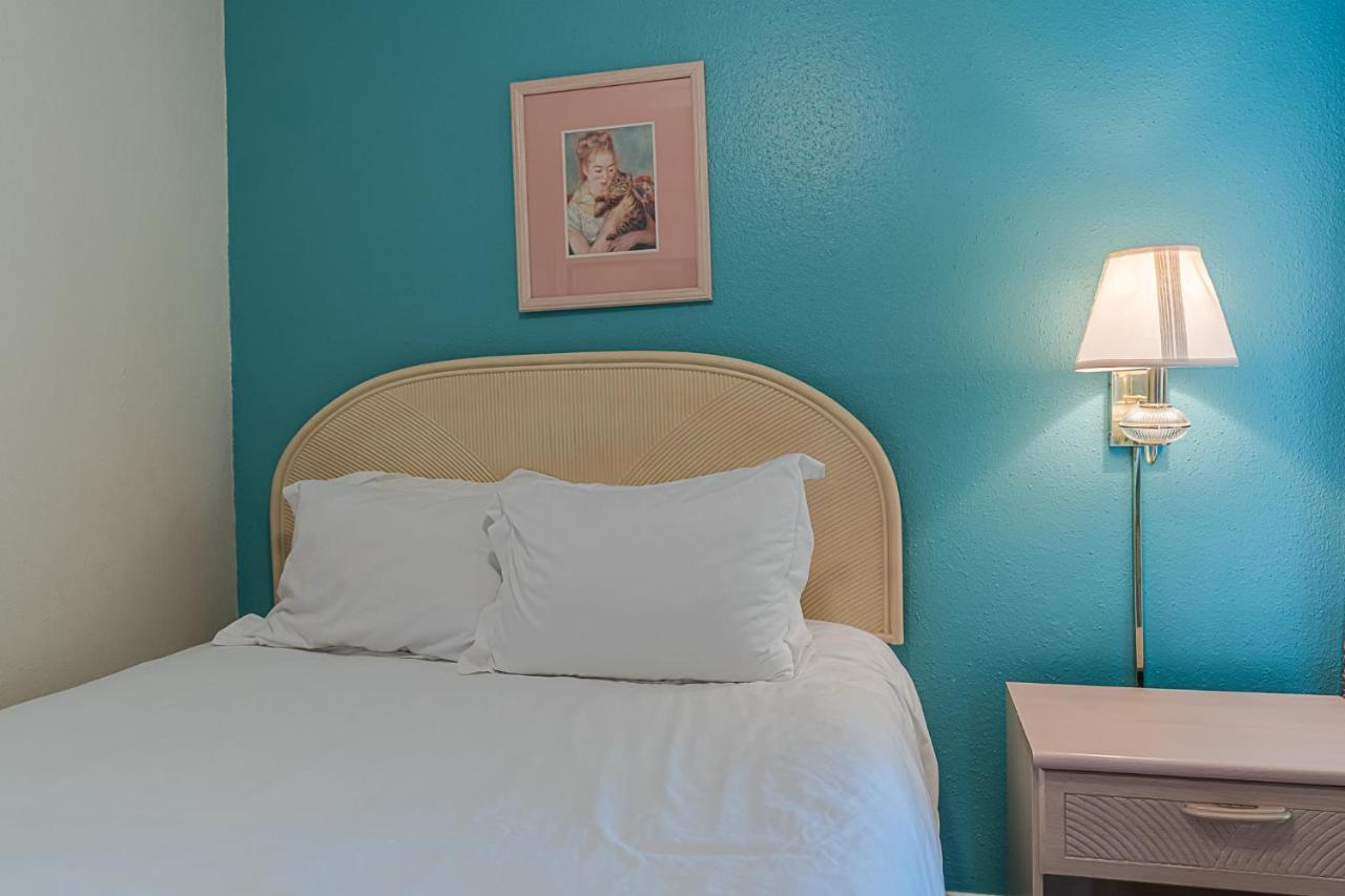 Beachside Bungalow With 2 Pools Hotell Galveston Exteriör bild