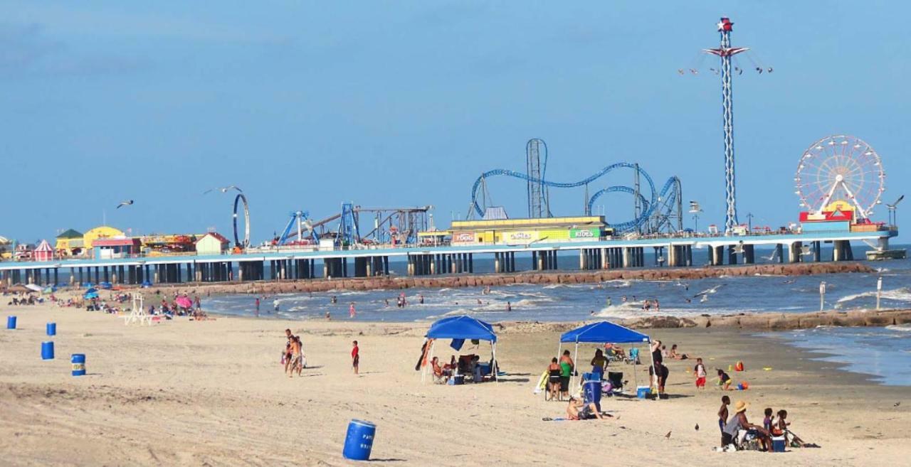 Beachside Bungalow With 2 Pools Hotell Galveston Exteriör bild
